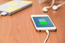 Flash Battery Charges Your Phone in 60 Seconds with Organic Compounds