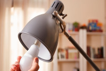 10 Reasons to switch to LED bulbs and ditch CFLs